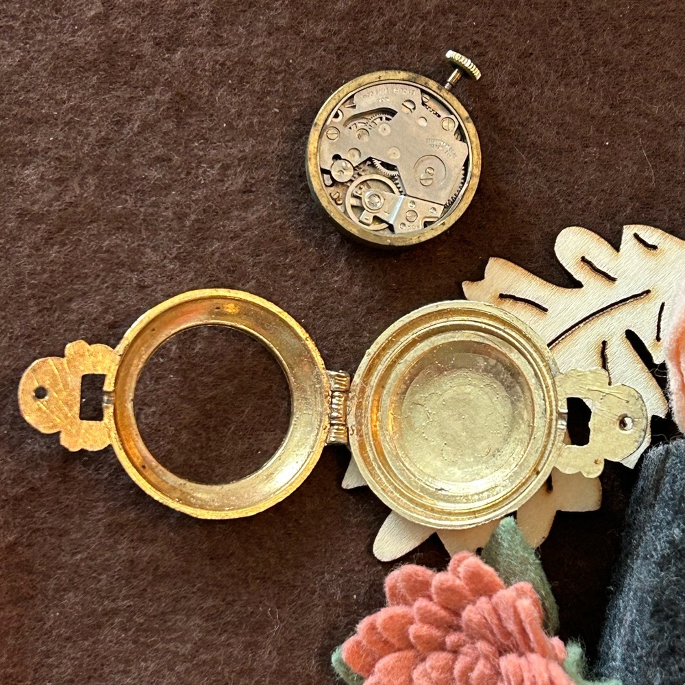 Vintage Estate Endura Jeweled Pocket Watch Pendant - Picture 6 of 9